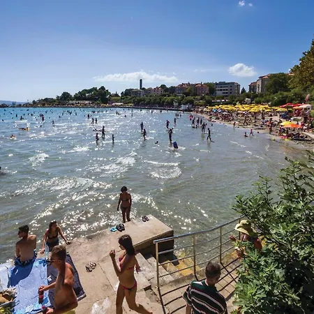 3 Bedroom Gorgeous In Appartement Split