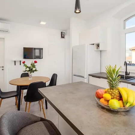 3 Bedroom Gorgeous In * Σπλιτ